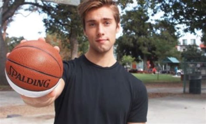 Austin North; Net Worth, Outer Banks, Height, Family, Facts, Age